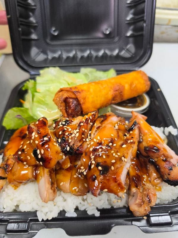 Chicken & Egg Roll (1 Pcs)